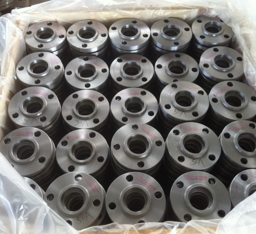 Brida de cara plana de 50 A forjada con precisión, de tamaño estándar, construcción metálica resistente y fácil conexión de tuberías. Ideal para sistemas de tuberías industriales.