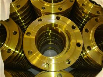 Đây là các mặt bích ống bằng đồng thau kiểu trượt – một loại phụ kiện đường ống được sử dụng rộng rãi để nối các đường ống, van hoặc thiết bị trong hệ thống chất lỏng. Cấu trúc chính của chúng bao gồm một lỗ rỗng ở giữa (được thiết kế để trượt qua các đầu ống để cố định chắc chắn như hàn) và các lỗ bu lông được phân bố đều xung quanh mặt bích, cho phép kết nối kín, chống rò rỉ khi kết hợp với gioăng và ốc vít.